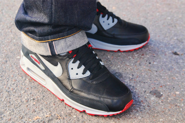 air max 90 black and red on feet